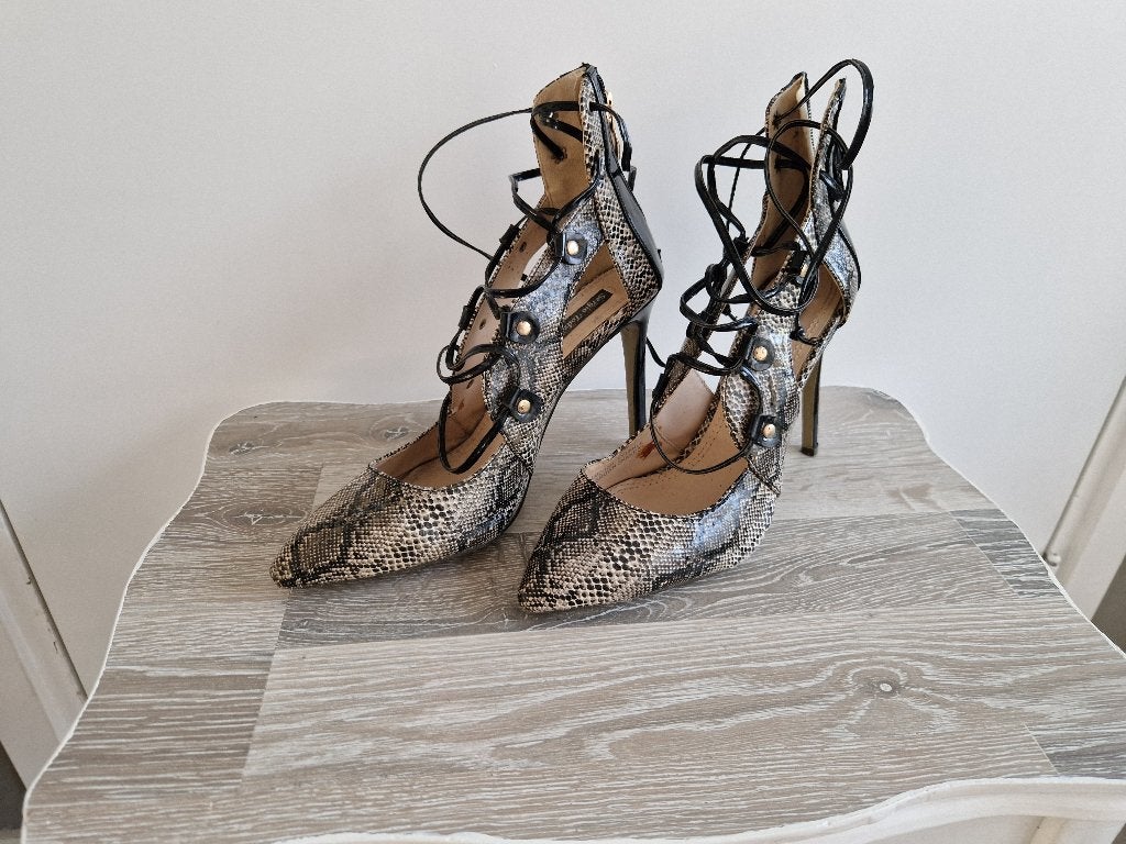 Sexy luipaard print pumps maat 37 van sergio todzi, Kleding | Dames, Pumps, Bruin, Ophalen of Verzenden, Zo goed als nieuw