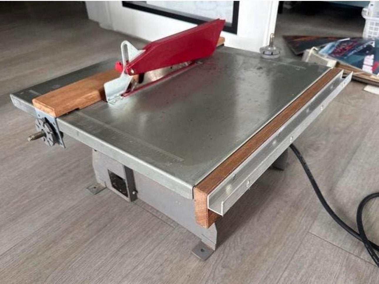 Tafel Cirkelzaag 700W Kinzo - Gebruikt, Zeer Goede Staat, Ophalen, Gebruikt, Cirkelzaag, 600 tot 1200 watt