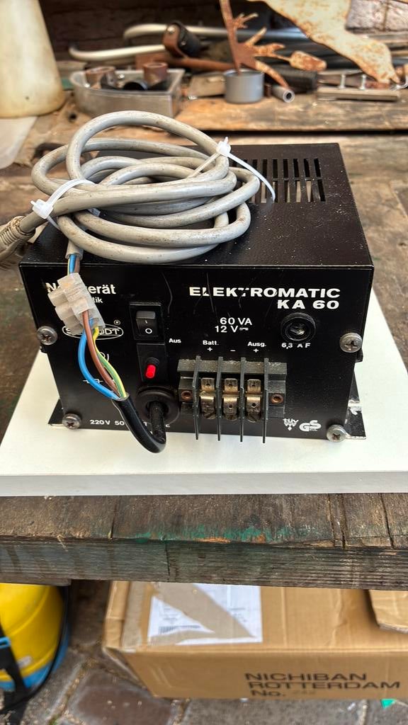 Caravan omvormer 220/12 volt, Ophalen of Verzenden, Gebruikt