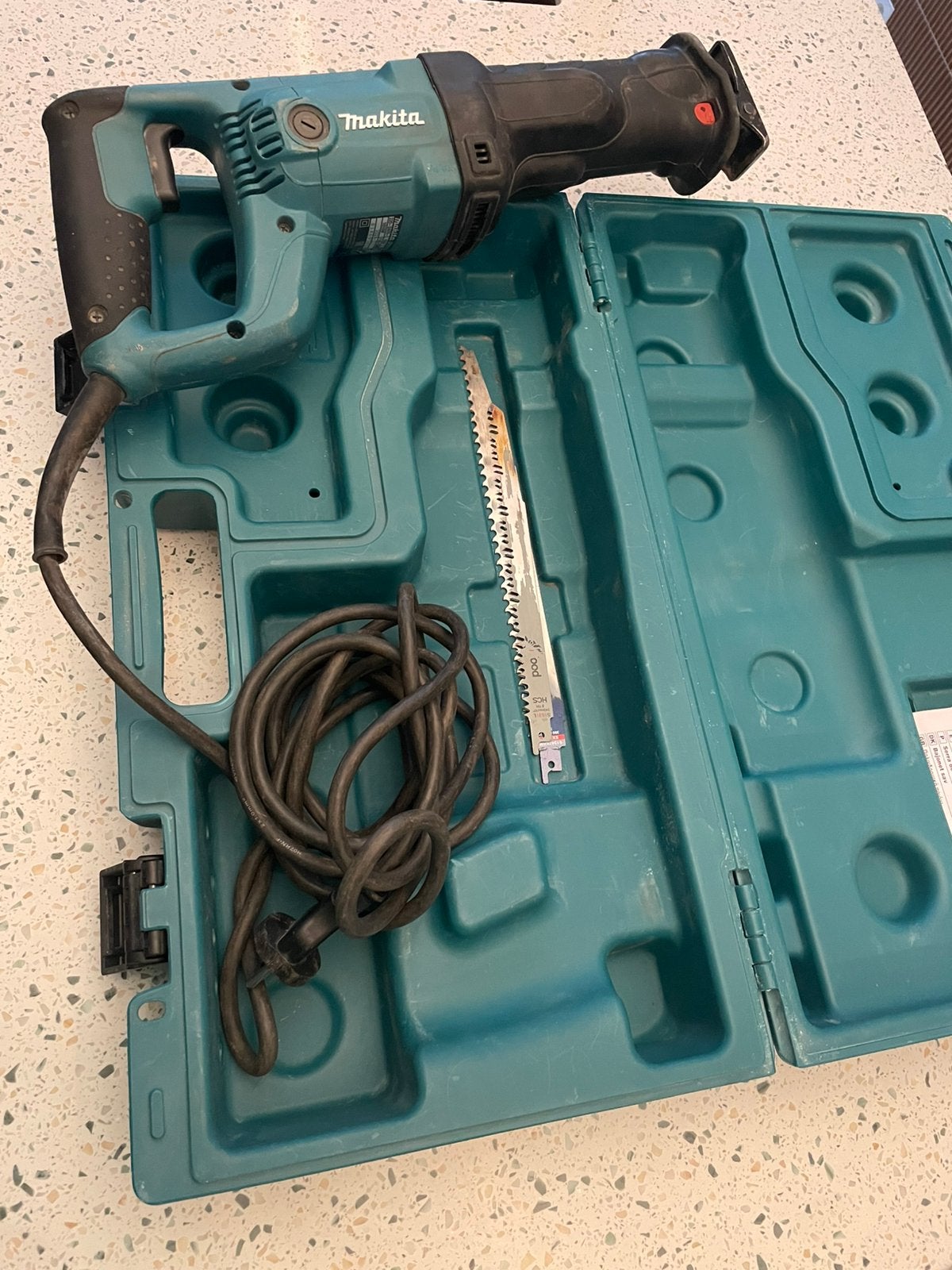 Makita Reciprozaag JR3050T - 1010W Gesnoerd, Ophalen, 70 mm of meer, 600 tot 1200 watt, Zo goed als nieuw