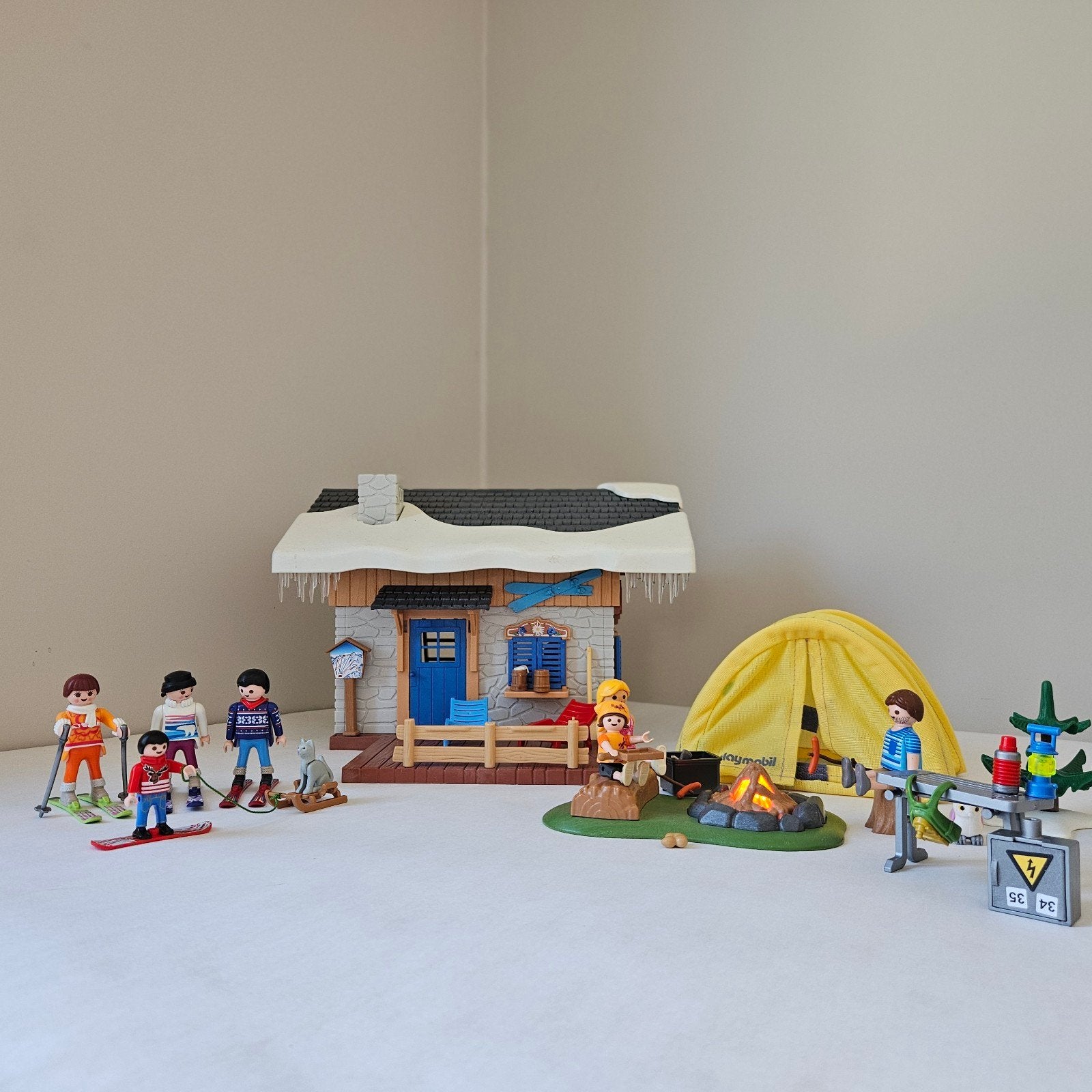 PLAYMOBIL wintersport set – chalet, tent, ski’s & kampvuur, Kinderen en Baby's, Speelgoed | Playmobil, Gebruikt, Losse onderdelen