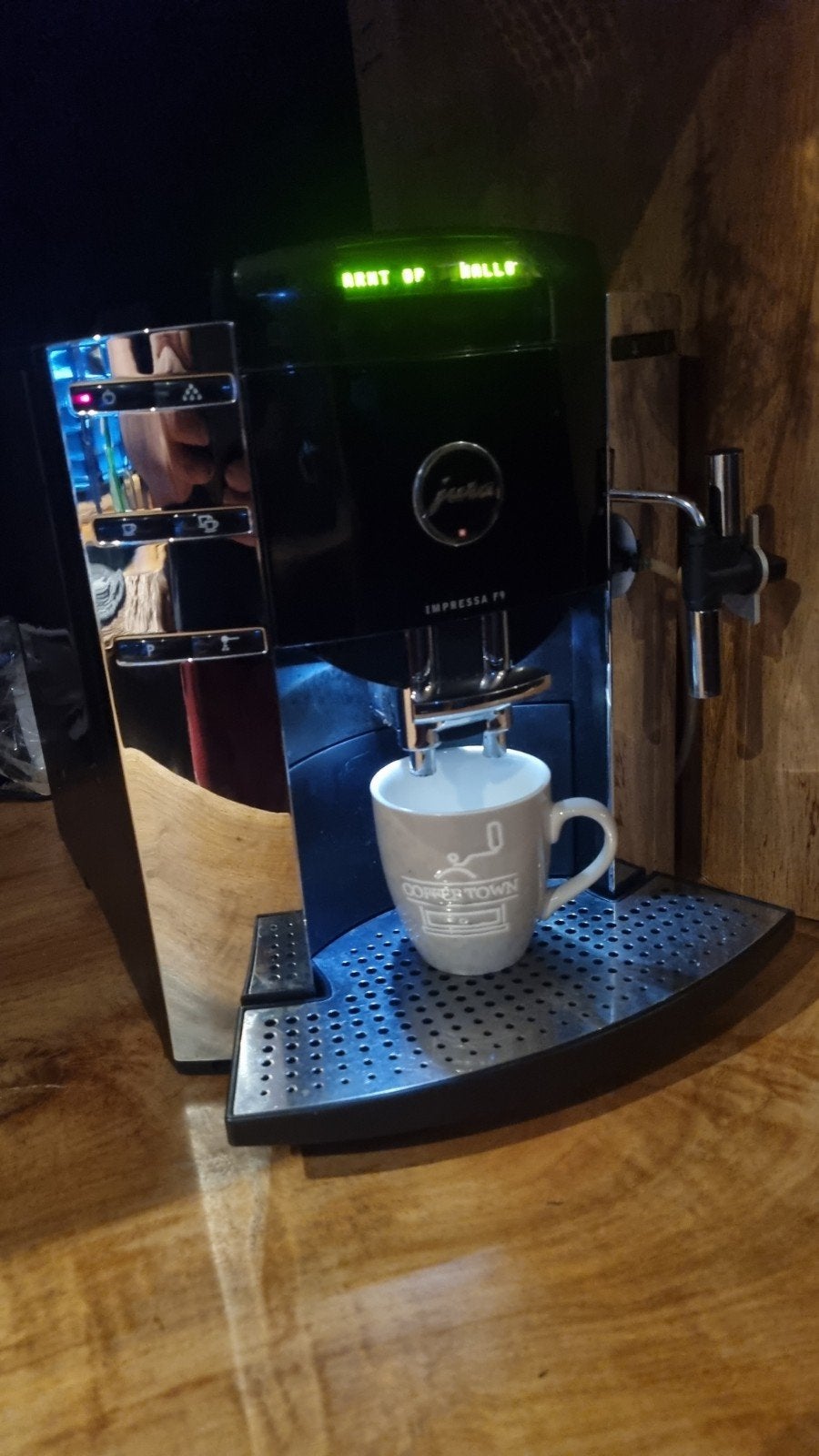 Jura Impressa F9 Koffiemachine -, Witgoed en Apparatuur, Gebruikt, Koffiemachine, Koffiebonen, 2 tot 4 kopjes