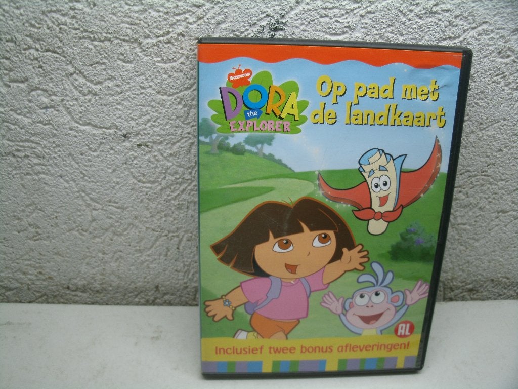 dvd 240k dora op pad met de landkaart, Alle leeftijden, Ophalen of Verzenden, Zo goed als nieuw