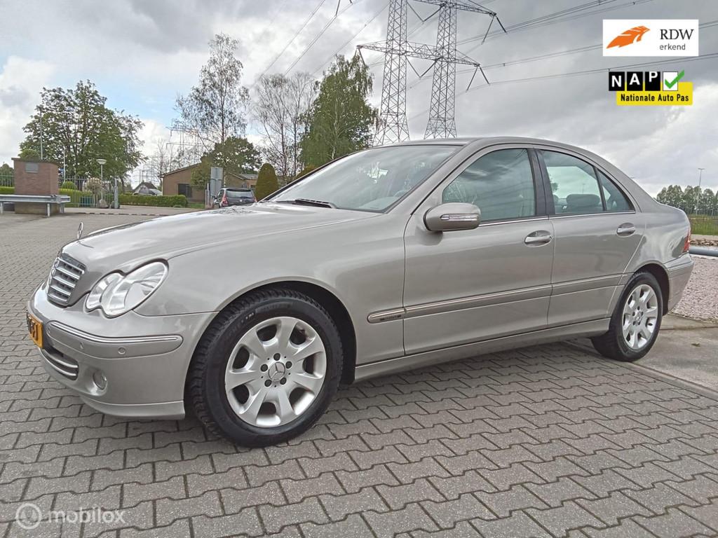 Mercedes C-klasse 180 K. Avantgarde/clima/navi/trekhaak/, Auto's, Mercedes-Benz, Automaat, Gebruikt, Beige, Automatische klimaatregeling