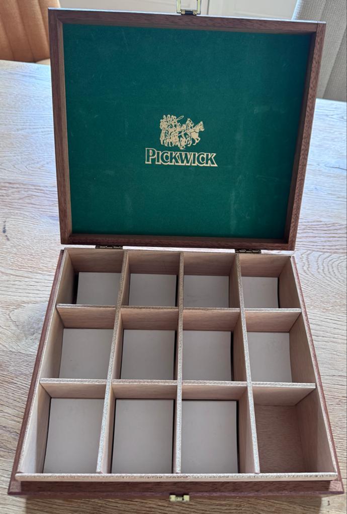 Originele Pickwick theedoos van hout met 12 vakken, Ophalen of Verzenden, Gebruikt, Overige houtsoorten, Minder dan 50 cm
