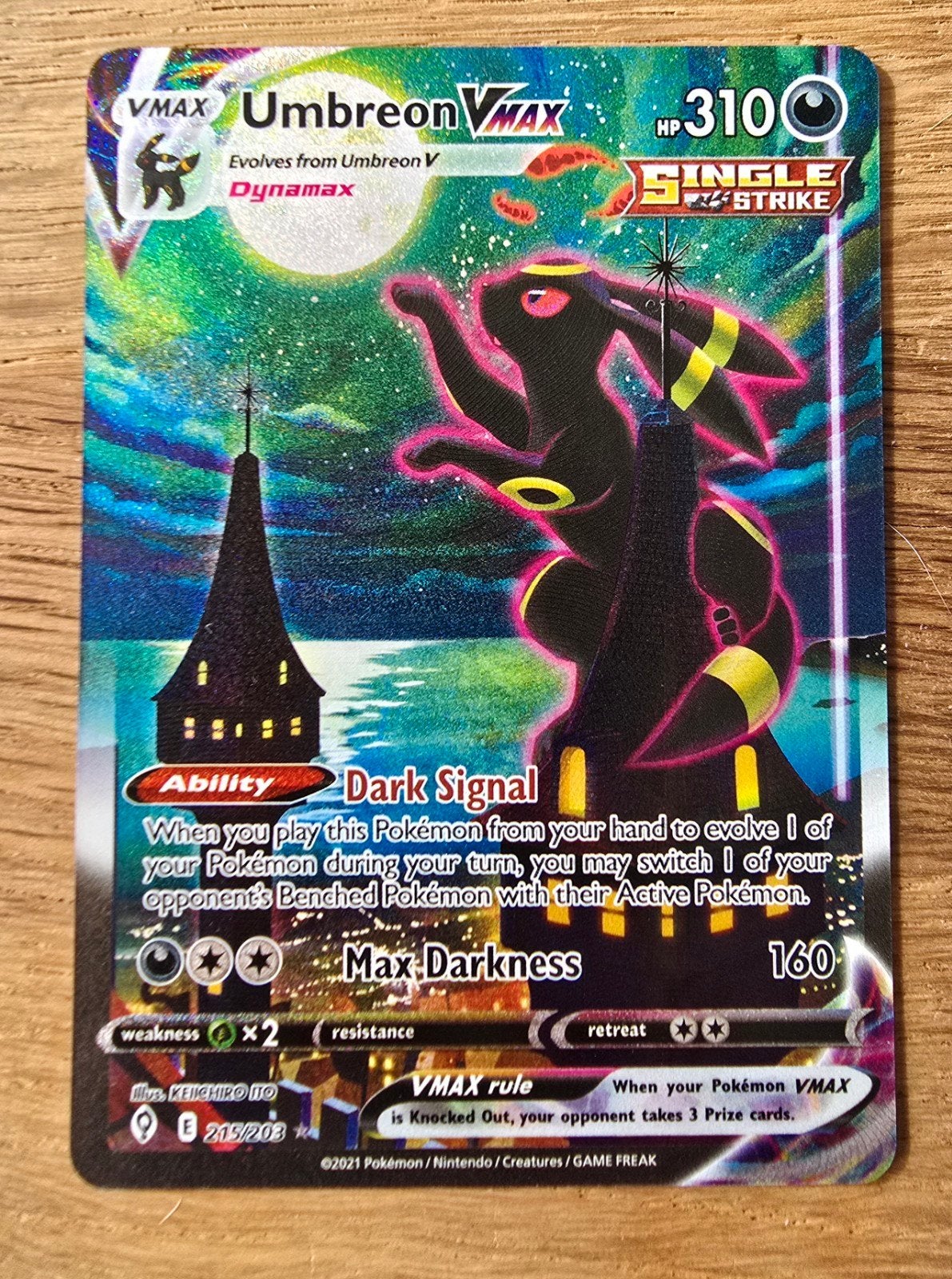 Umbreon VMAX (Moonbreon) 215/203 - Nieuwstaat, Hobby en Vrije tijd, Ophalen of Verzenden, Nieuw, Losse kaart, Foil