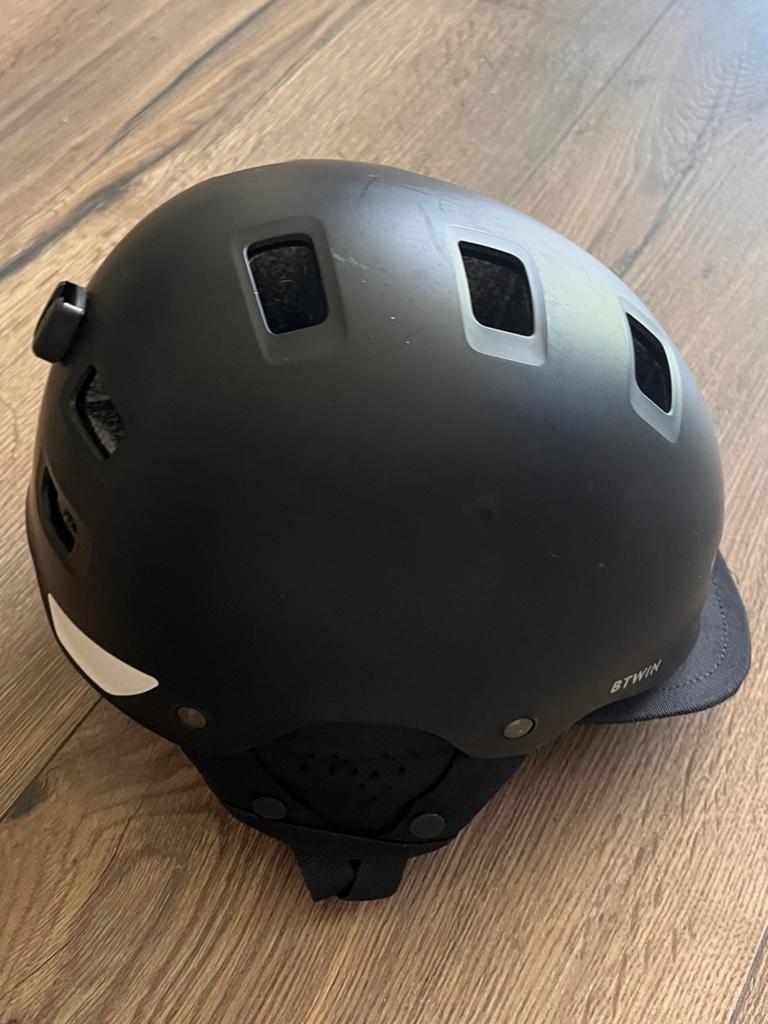 Btwin Fietshelm 500 stad, Fietsen en Brommers, Fietsaccessoires | Fietshelmen, Zo goed als nieuw, Heer of Dame, M, Ophalen