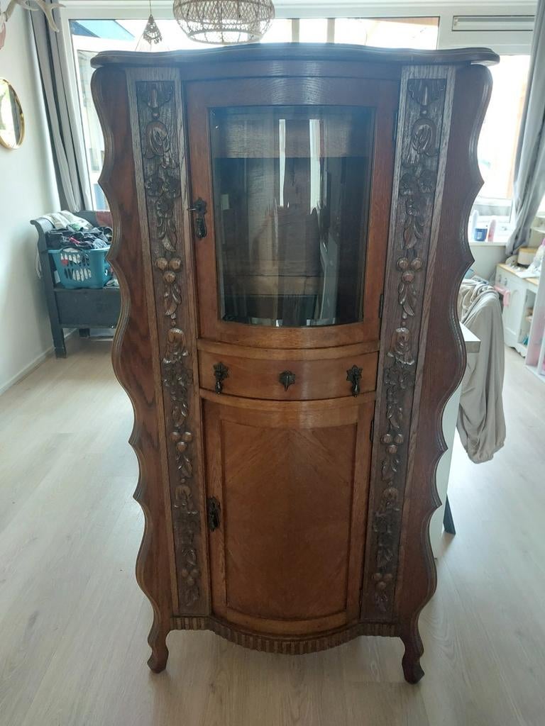 Antieke hoekkast met houtsnijwerk, Ophalen of Verzenden