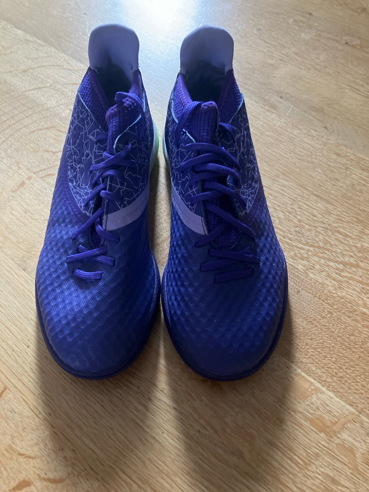 Sportschoenen Maat 35 voor kunstgrasveld, Ophalen, Gebruikt