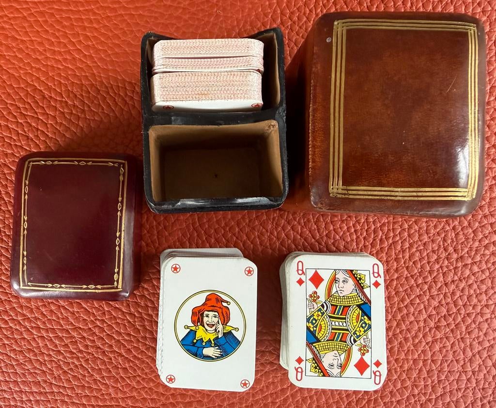 2x antiek mini kaartspel in italiaans kalfsleren box, Ophalen of Verzenden, Nieuw, Speelkaart(en)