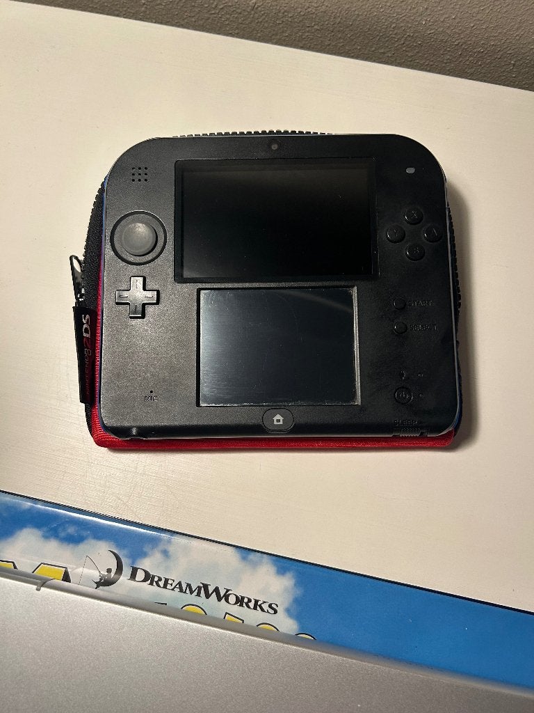 Nintendo 2DS + 3 Games + lader, Spelcomputers en Games, Spelcomputers | Nintendo 2DS en 3DS, Zo goed als nieuw, 2DS, Blauw, Met games