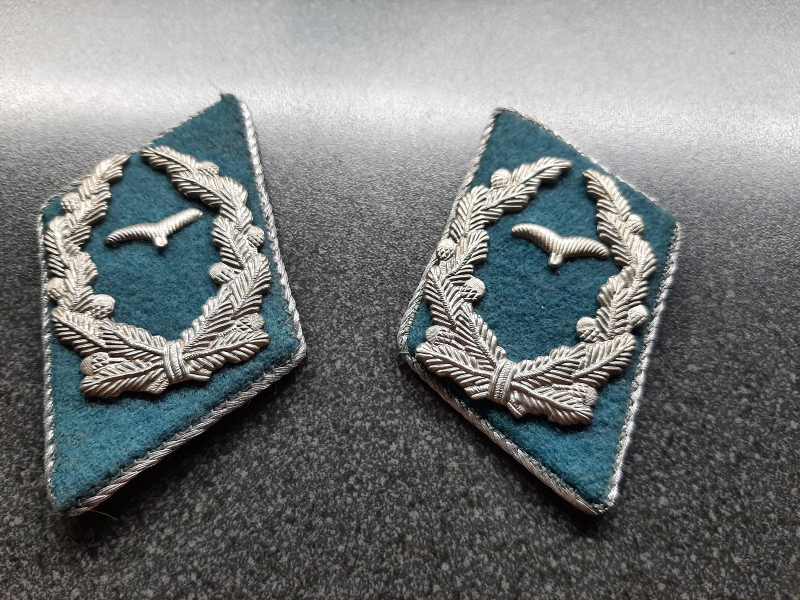 DDR  -  Luchtmacht -  kraagspiegels  Officier., Ophalen of Verzenden, Luchtmacht, Duitsland, Embleem of Badge