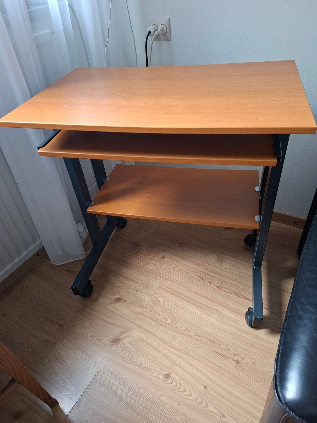 Verrijdbare computertafeltje, gratis af te halen, Ophalen, Gebruikt, 70 tot 120 cm