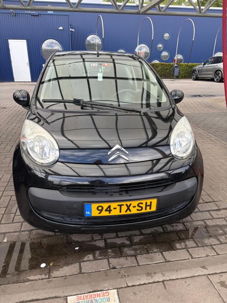 Citroën C1 1.0 3-DRS 2007 Zwart met lichtmetalen velgen, Auto's, Voorwielaandrijving, 4 stoelen, C1, Origineel Nederlands