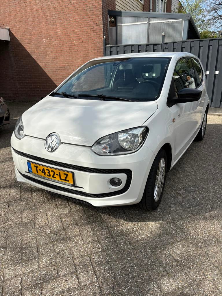 Volkswagen up! Cup 1.0 55KW/75PK 3-DRS 2014 Wit, Auto's, Volkswagen, Stof, 74 pk, Stoelverwarming, 4 stoelen