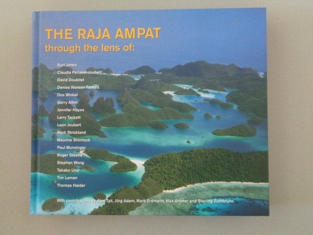 The Raja Ampat through the lens of: Burt Jones e.a., Ophalen of Verzenden, Zo goed als nieuw, Overige onderwerpen, Mark V. Erdmann