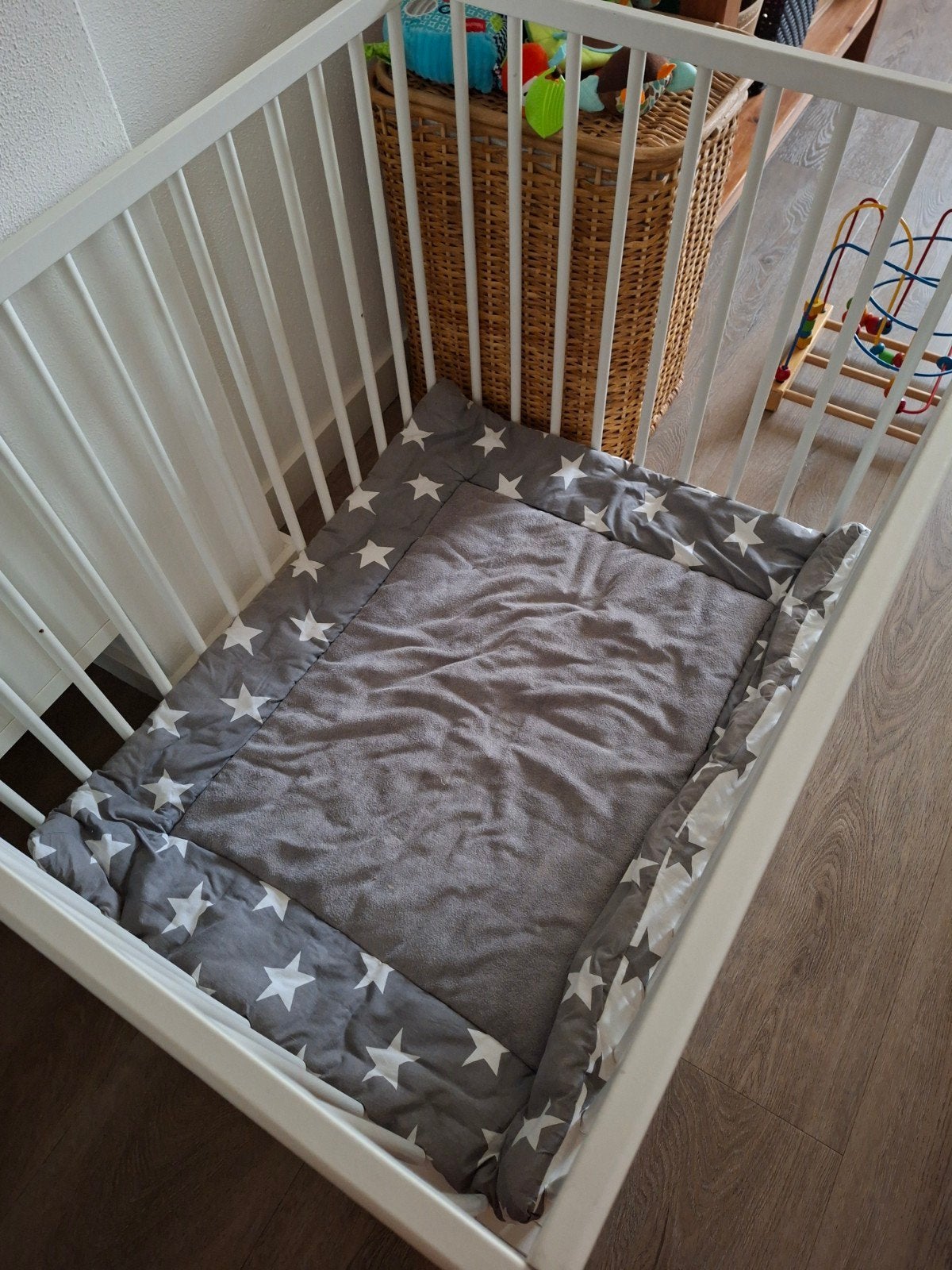 Witte box inclusief boxkleed, Kinderen en Baby's, Boxen, Ophalen, Zo goed als nieuw, Vierkant, Wieltjes