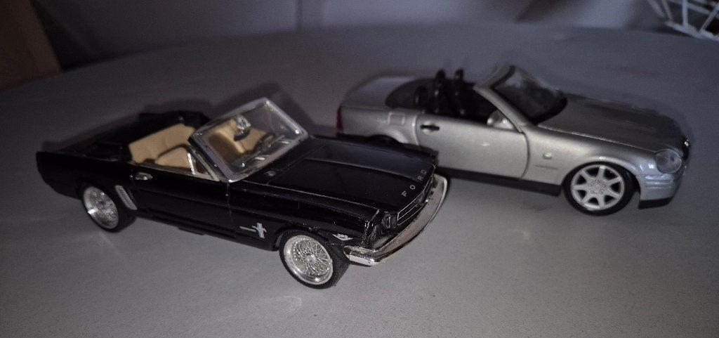 Ford Mustang en Mercedes SLK 230 Modelauto,s 1:24, Ophalen of Verzenden, Zo goed als nieuw, Auto, Overige merken