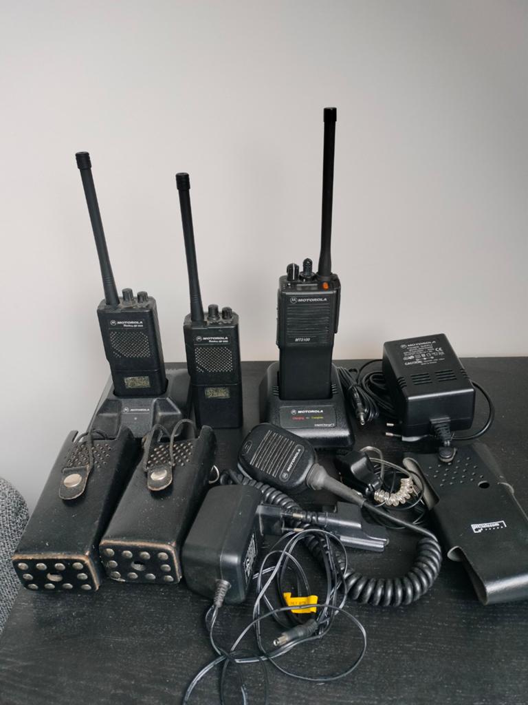 Motorola GP300 en MT2100 VHF, Telecommunicatie, Portofoons en Walkie-talkies, Verzenden