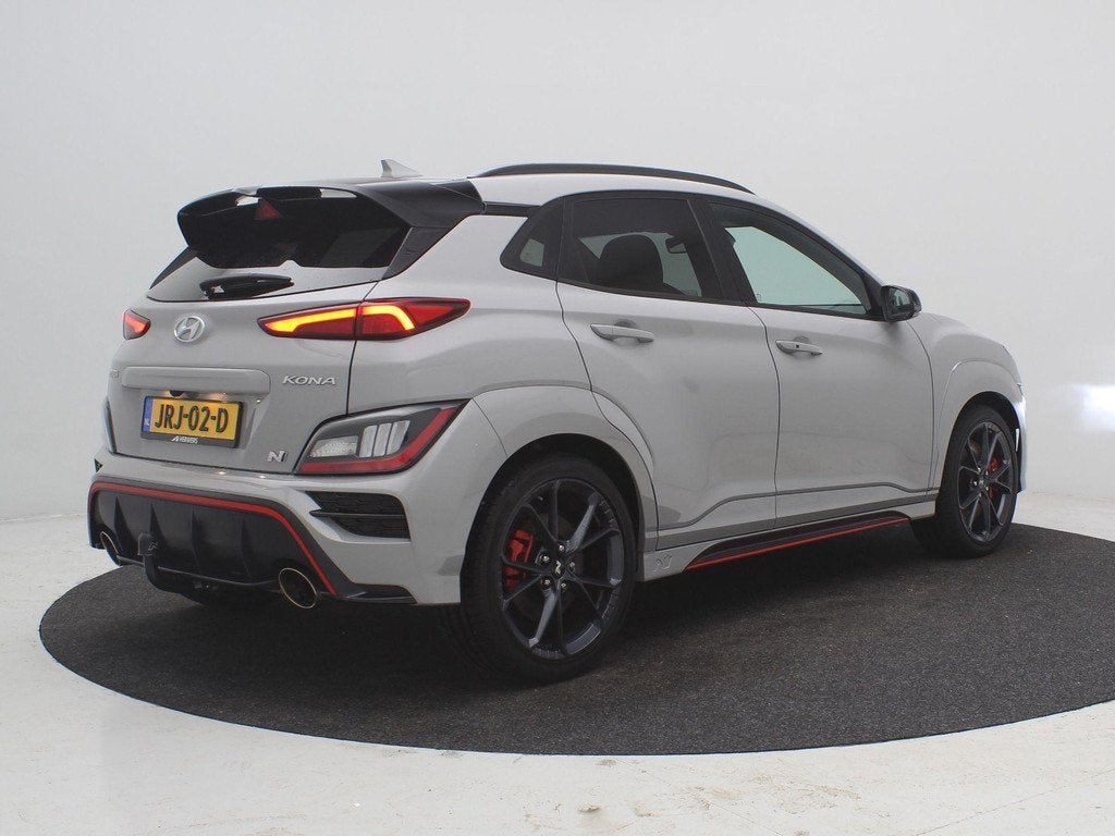 Hyundai Kona 2.0 T-GDI N Performance 280pk DCT8 / Cyber Grey, Auto's, Stof, Gebruikt, 700 kg, 1600 kg