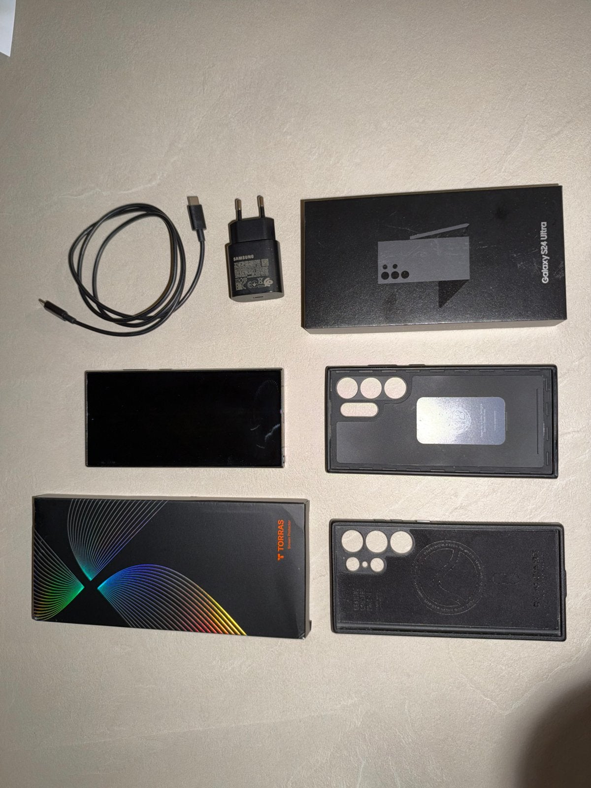 Samsung Galaxy S24 Ultra 512GB + Samsung snellader + hoesjes