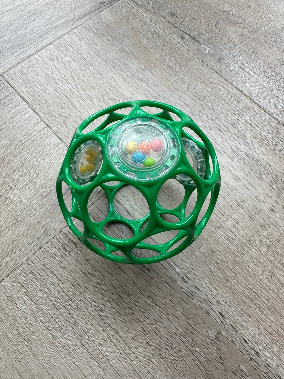 Groene Oball Rammelaar - Perfect voor kleine handjes!, Ophalen, Zo goed als nieuw, Rammelaar, Met geluid
