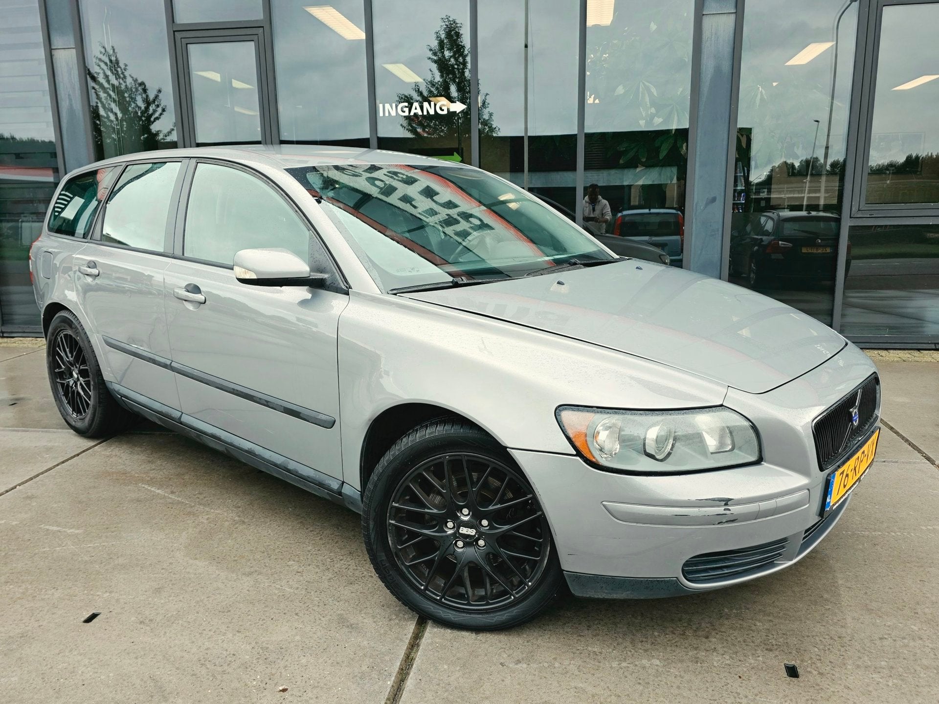 Volvo V50 2.4 Momentum - Automaat - Trekhaak - Nieuwe APK, Auto's, Volvo, Stof, Gebruikt, Zwart, 700 kg