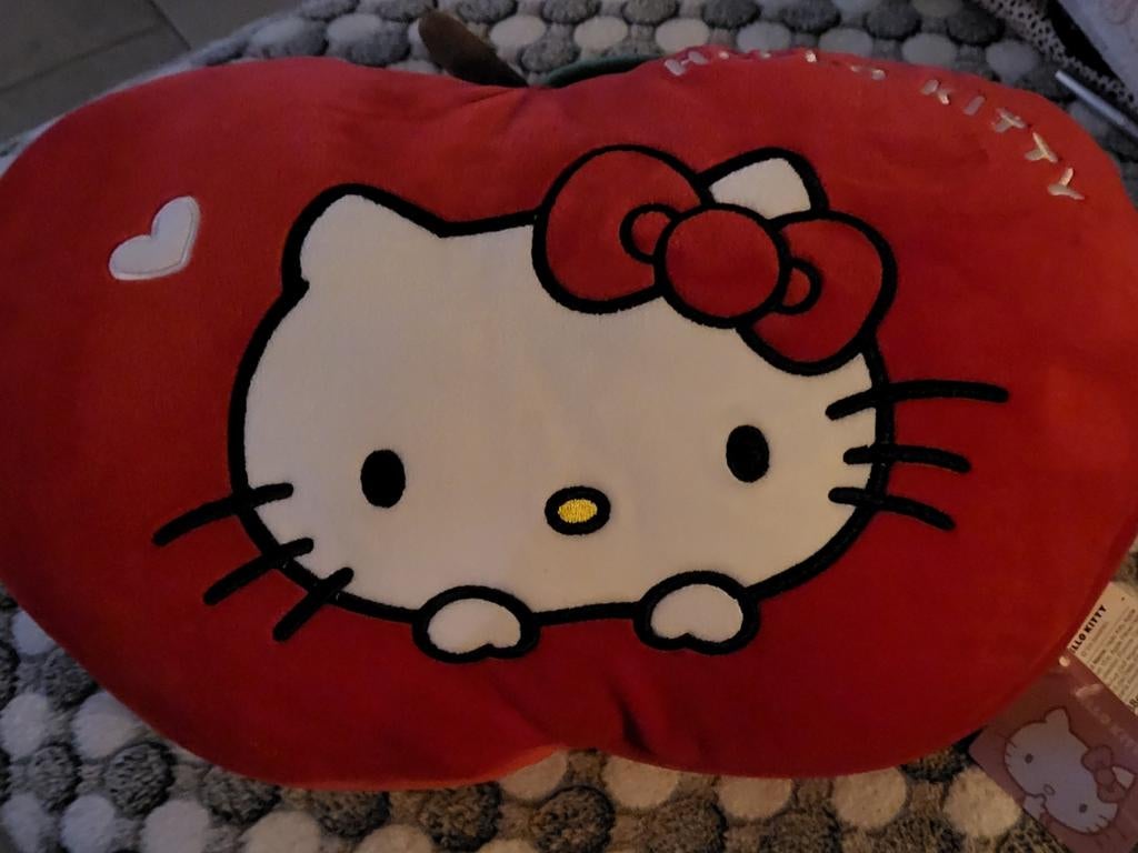 Hello Kitty knuffel kussen in appel vorm nieuw Miniso, Overige merken, Overige typen, Nieuw, Ophalen of Verzenden