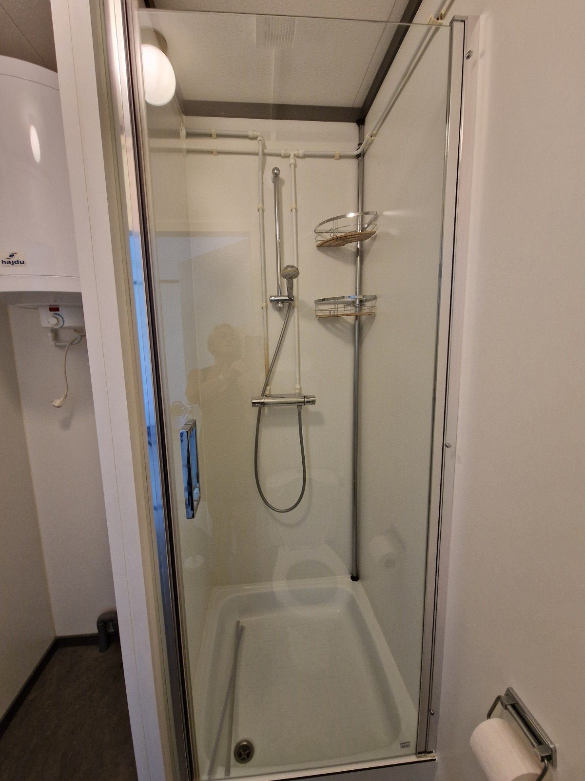 Douchedeur voor kleine badkamer, Ophalen, Zo goed als nieuw