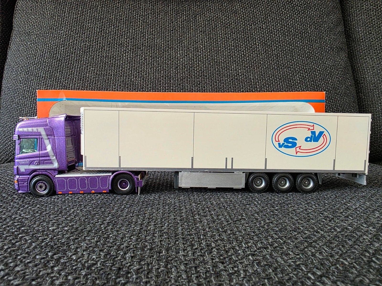 Scania 164L 480 V8 Tesselaar z'n Winkel, Hobby en Vrije tijd, Modelauto's | 1:50, Ophalen of Verzenden, Zo goed als nieuw, Bus of Vrachtwagen