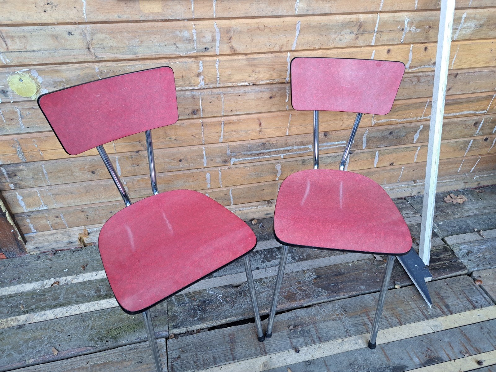 vintage formica rode stoelen met chromen poten, Huis en Inrichting, Ophalen, Gebruikt, Rood, Twee