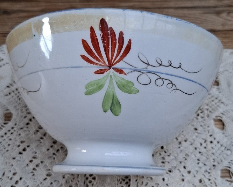 Oude Franse spoelkom met bloemen , St. Amand, Ophalen of Verzenden