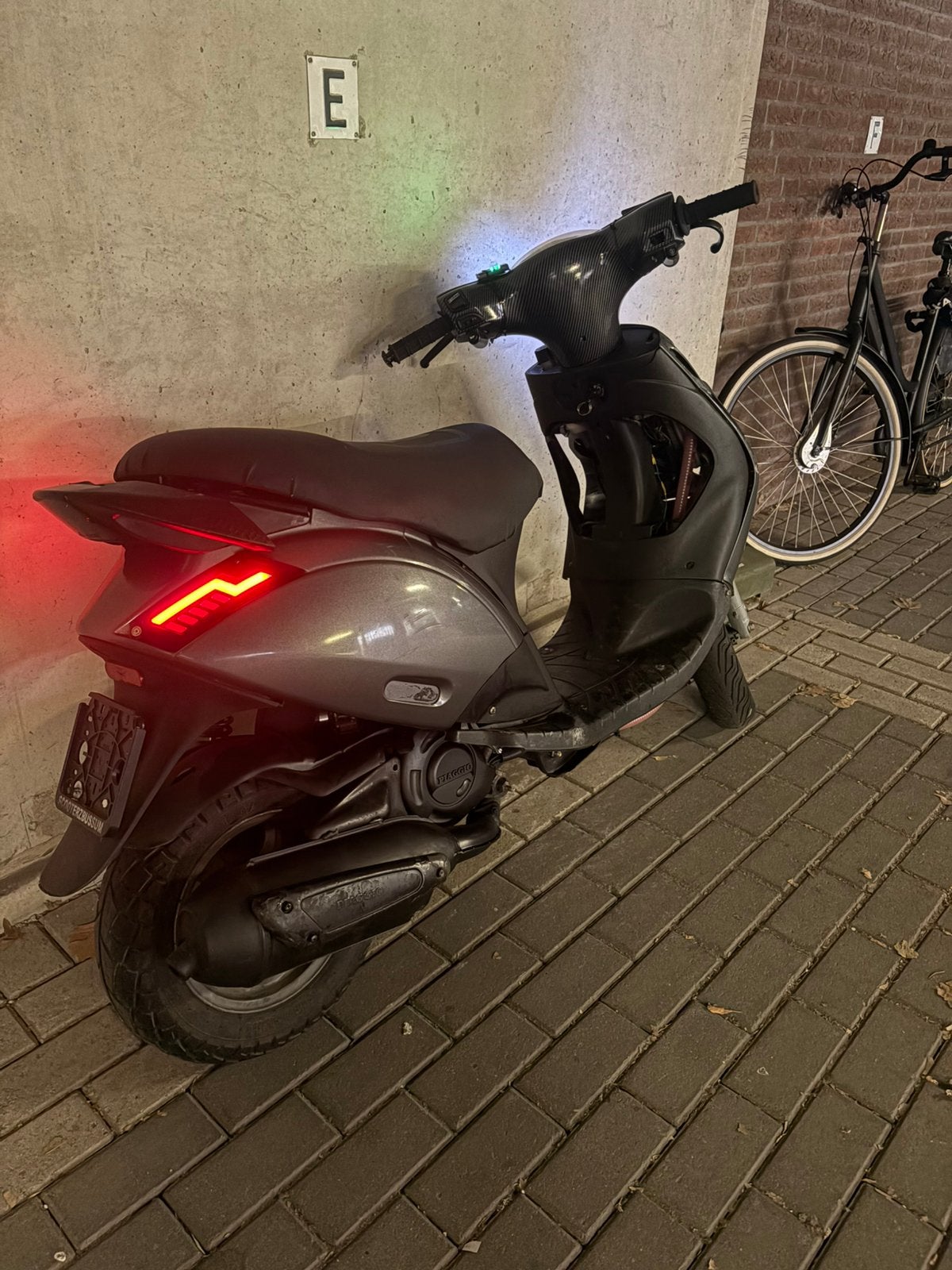 Piaggio Zip 2t 125cc LC tekoop/teruil, Ophalen, Zo goed als nieuw, Tweetakt, Zip