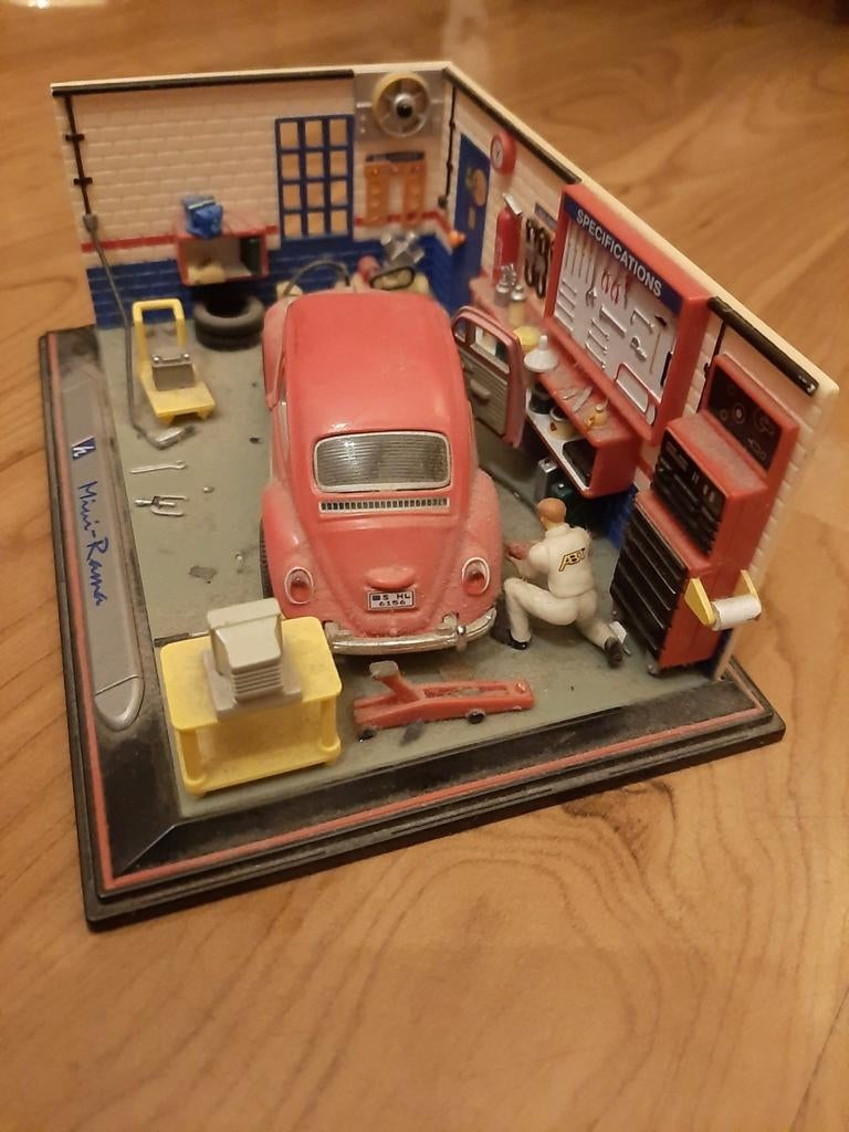 Mini-Rama garage met rode Kever, Ophalen of Verzenden