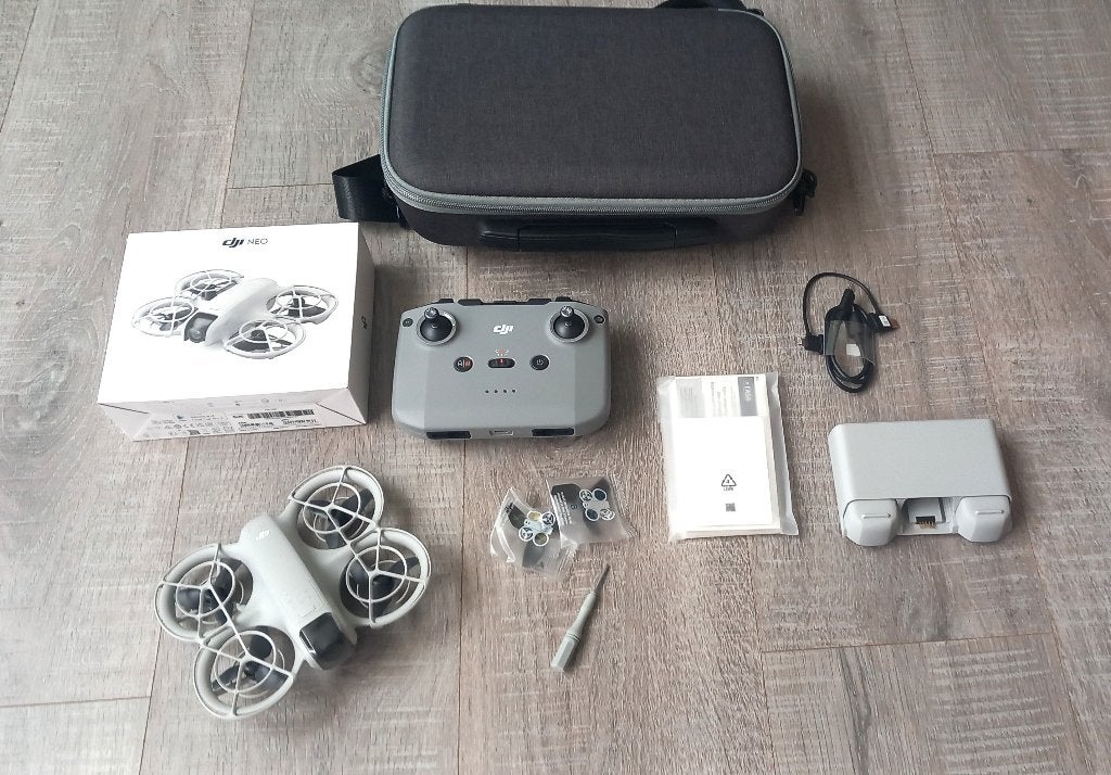 DJI Neo 1 drone + RC-N3 controller-2x accu-oplaadhub-case., Ophalen, Cameradrone, Extra accu('s), Zo goed als nieuw