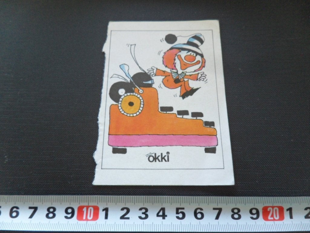 sticker OKKI strip clown typemachine, Ophalen of Verzenden, Zo goed als nieuw