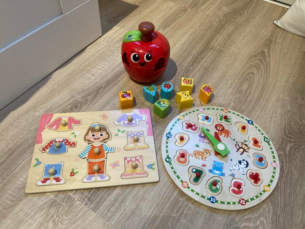 Educatief speelgoed: VTech appel, puzzels en klok, Ophalen, Zo goed als nieuw