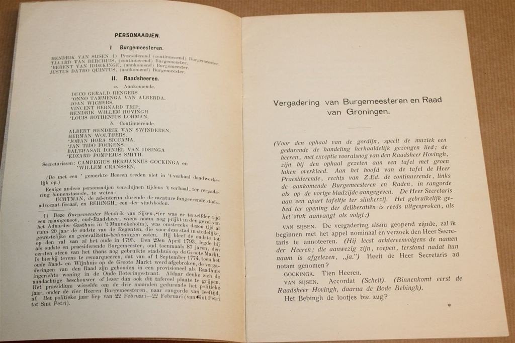 Burgemeester en Raad — Huizinga-Toneelstuk Groningen 1909, Ophalen of Verzenden, Gelezen