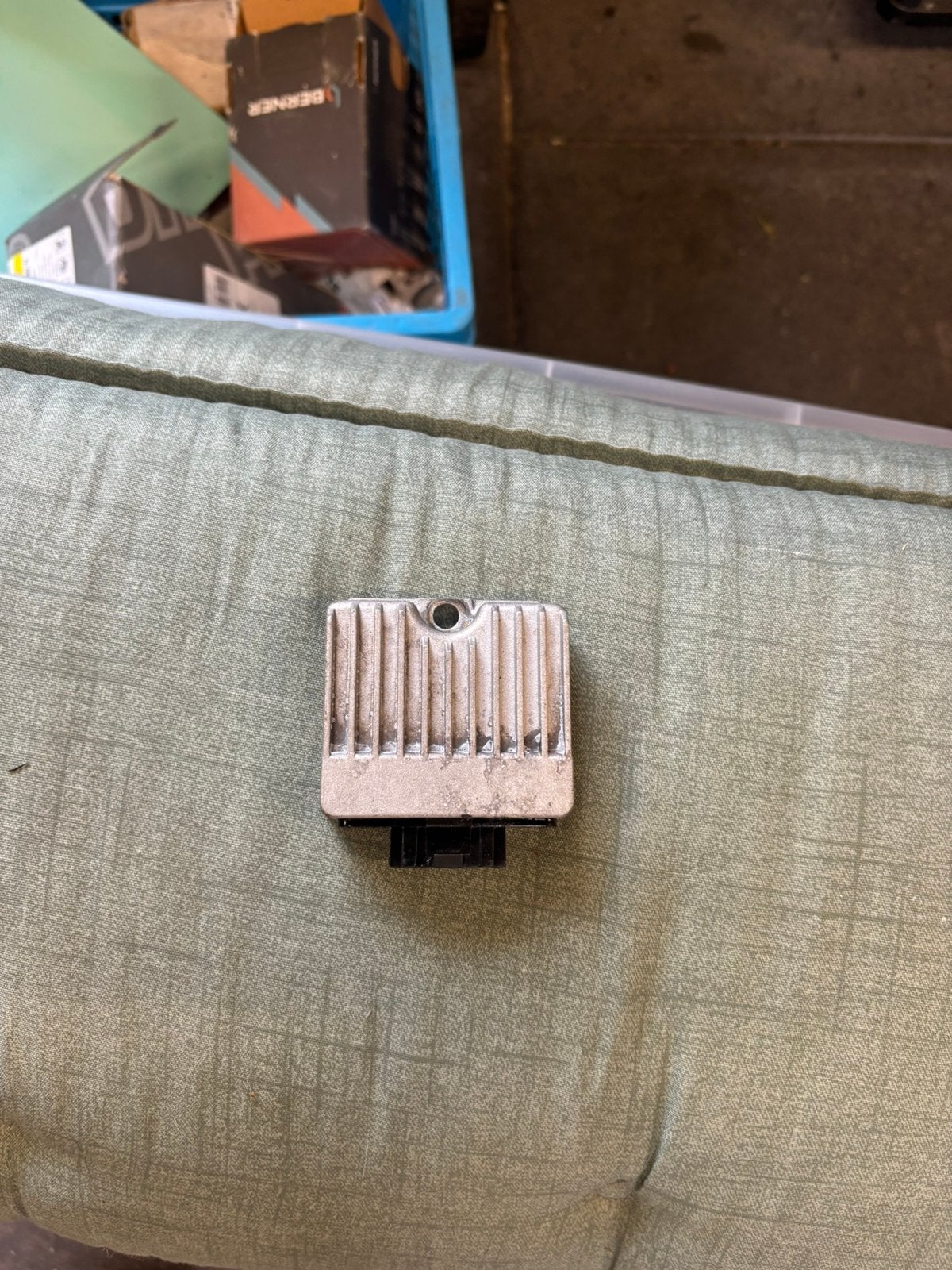 Spanningsregelaar piaggio 5 pin, Ophalen of Verzenden, Zo goed als nieuw, Overige typen