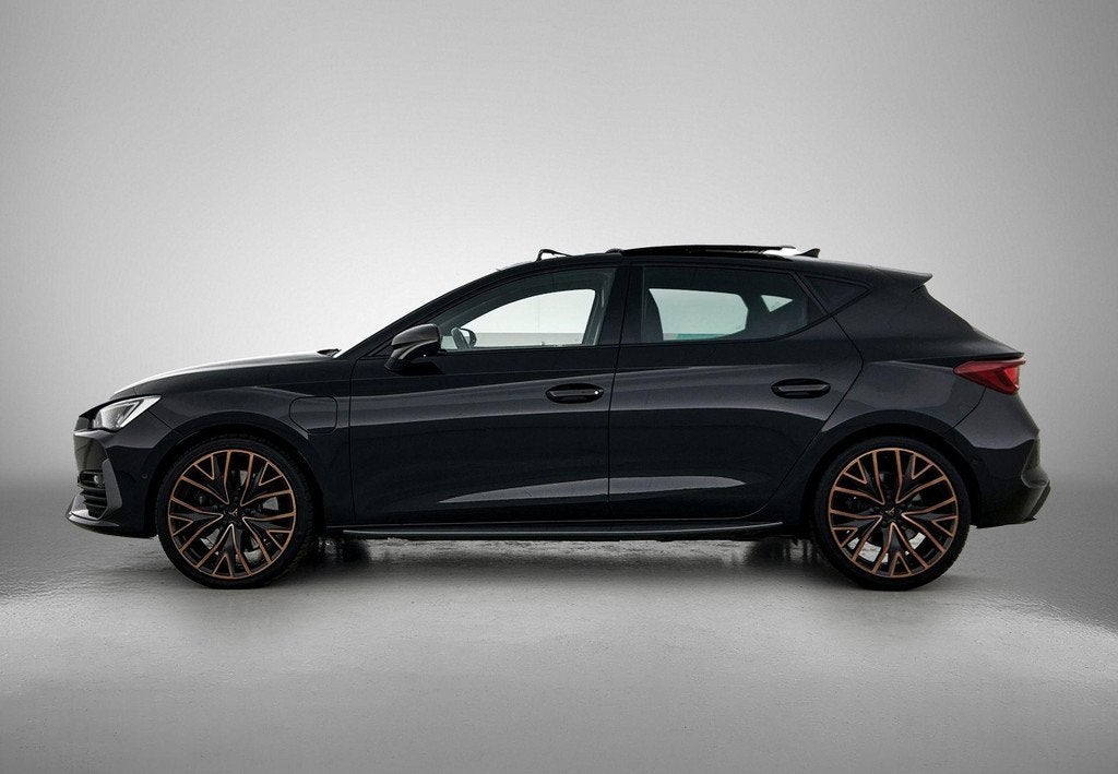CUPRA Leon 1.4 e-Hybrid VZ Performance | PANO SCHUIF-/KANTEL, 12 maanden, Stof, Gebruikt, 4 cilinders