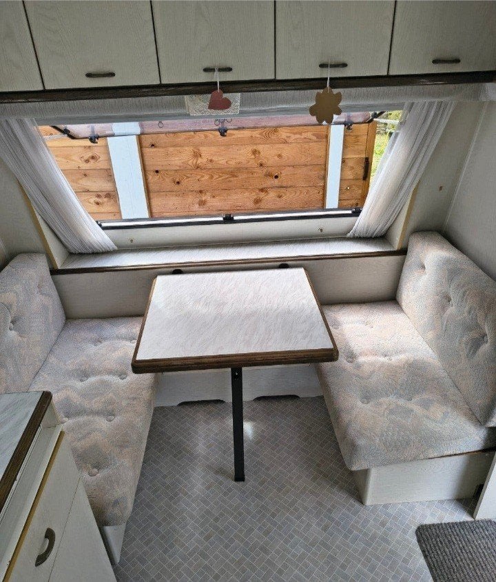 Gevraagd: treinzit kussenset caravan Hobby Classic, Ophalen, Gebruikt
