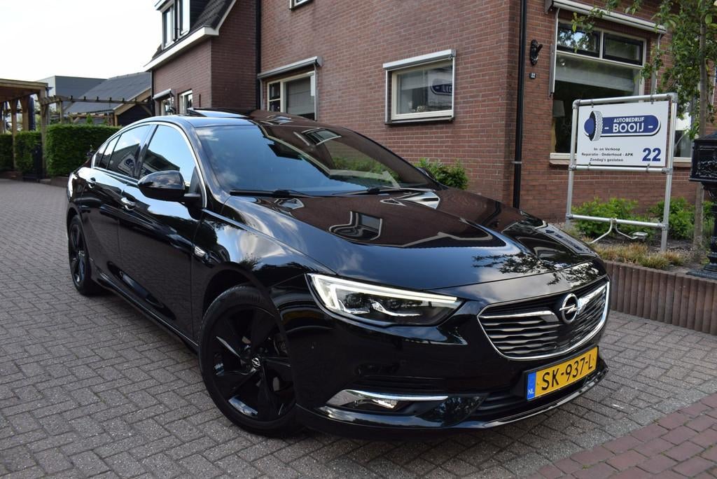 Opel Insignia Grand Sport 1.5 Turbo Exclusive AUTOM/PANO DAK, Parkeerassistent, Gebruikt, 4 cilinders, 700 kg