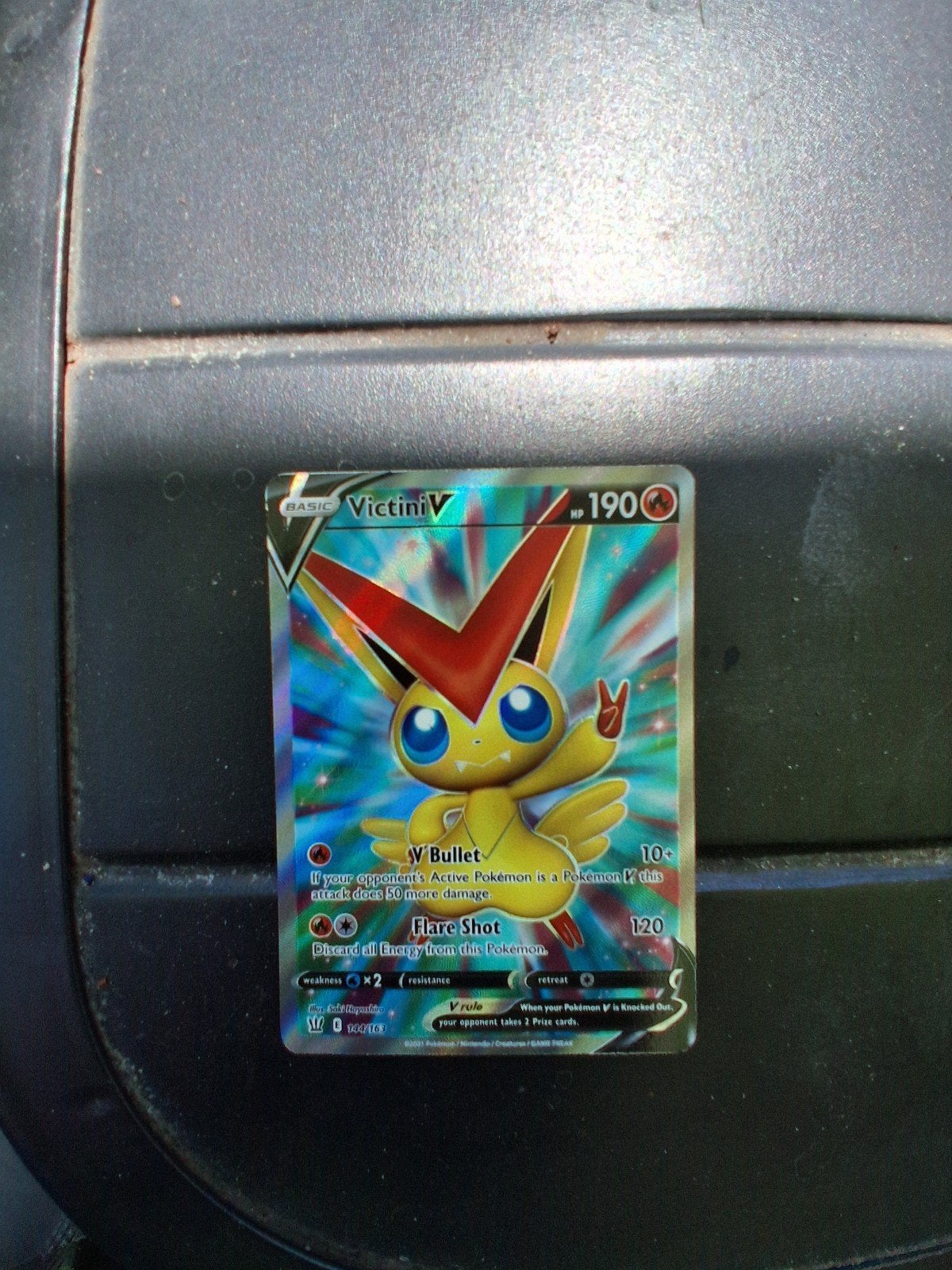 Victini v --> battle styles 144/163, Hobby en Vrije tijd, Verzamelkaartspellen | Pokémon, Ophalen of Verzenden