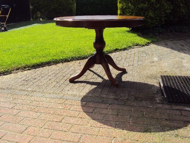 Mooie zware tafel 1.10 doorsnee, Huis en Inrichting, Tafels | Eettafels, Ophalen, Zo goed als nieuw, Vier personen, 100 tot 150 cm