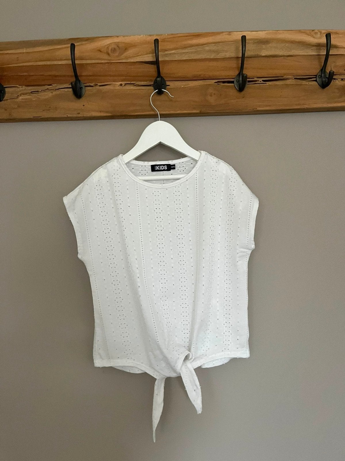 Wit KIDS shirt met knoopdetail, Gebruikt, Meisje, Ophalen of Verzenden, KIDS