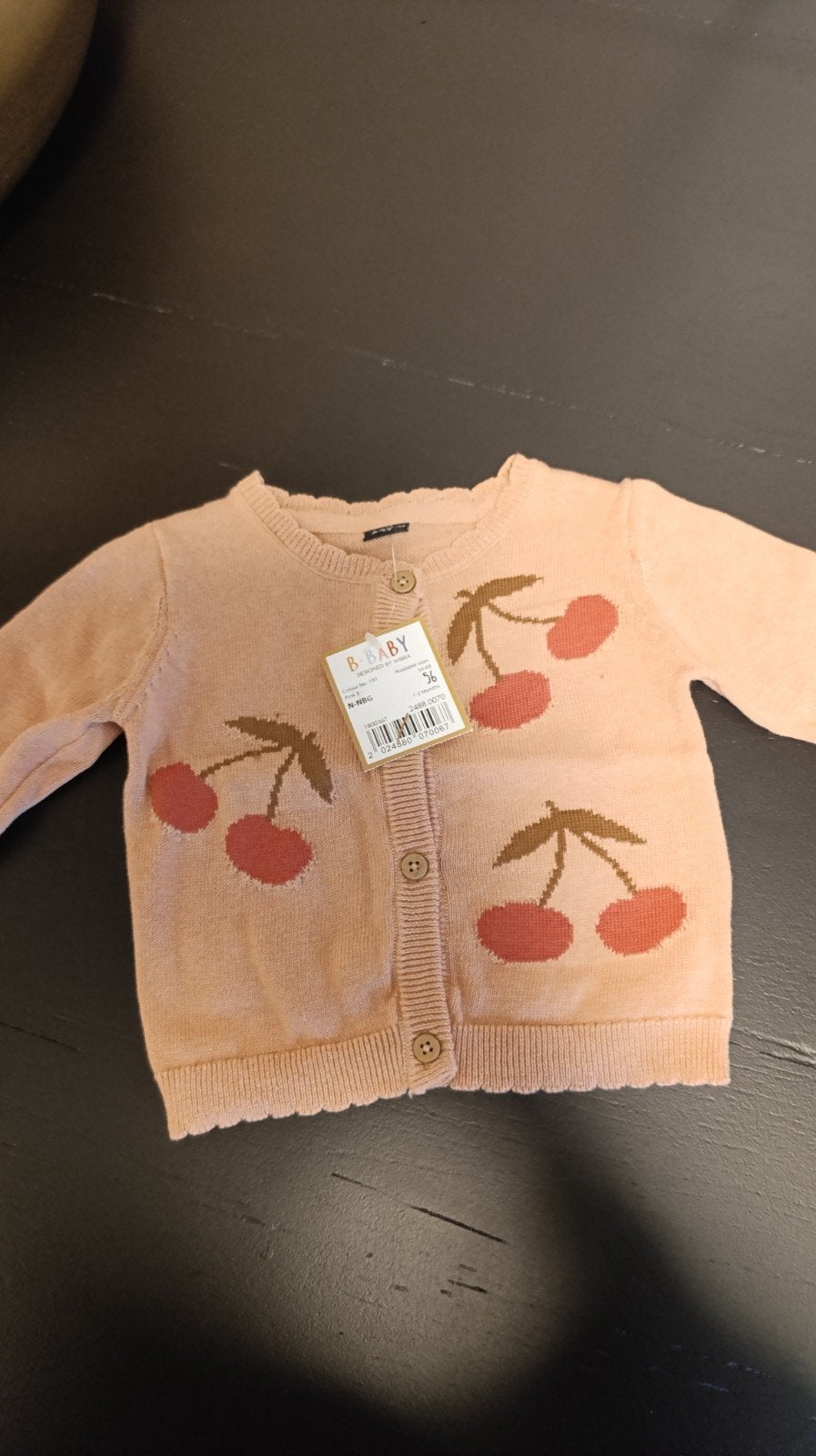 Nieuw Baby Vestje met Kersjes - Maat 56 (1-2 maanden), Nieuw, Ophalen of Verzenden, Baby, Truitje of Vestje