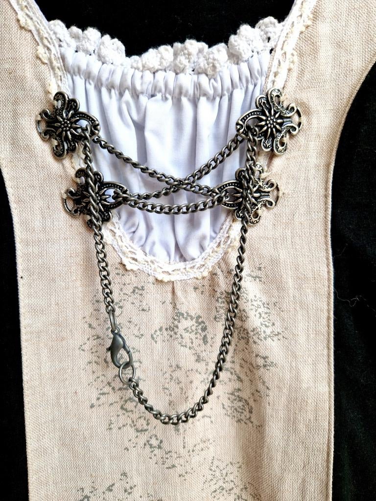 Unieke vintage gothic/trachten shirt blouse met kettinkjes, Ophalen of Verzenden, Zo goed als nieuw, Maat 38/40 (M)