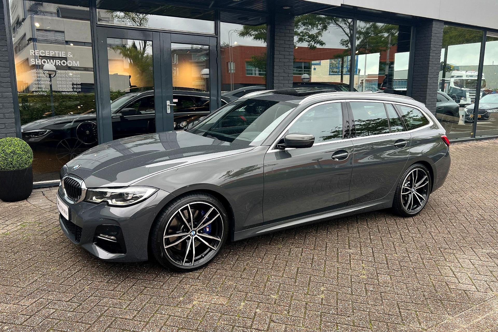 Foto 2 van BMW 3-serie Touring 330i High Executive Edition I M Sport