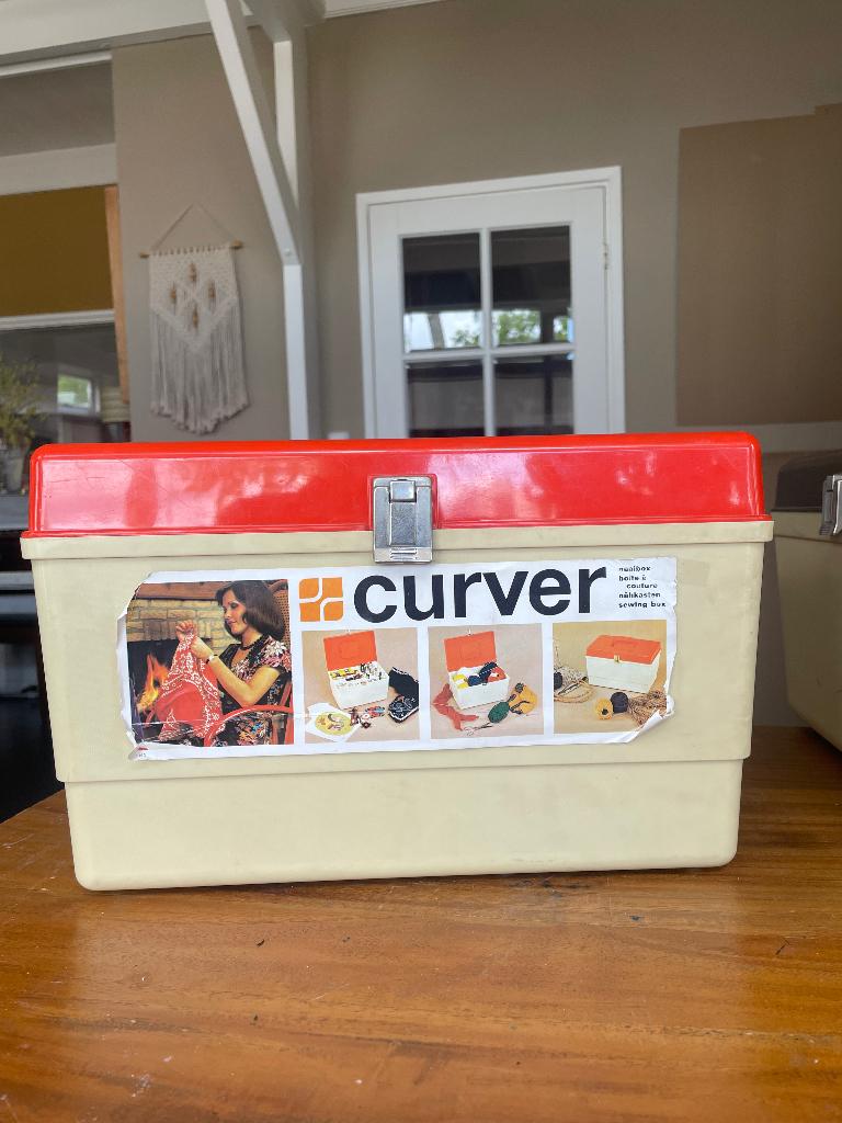 Curver naaibox oranje, Hobby en Vrije tijd, Naaien en Fournituren, Ophalen of Verzenden, Gebruikt, Garen of Naald(en)