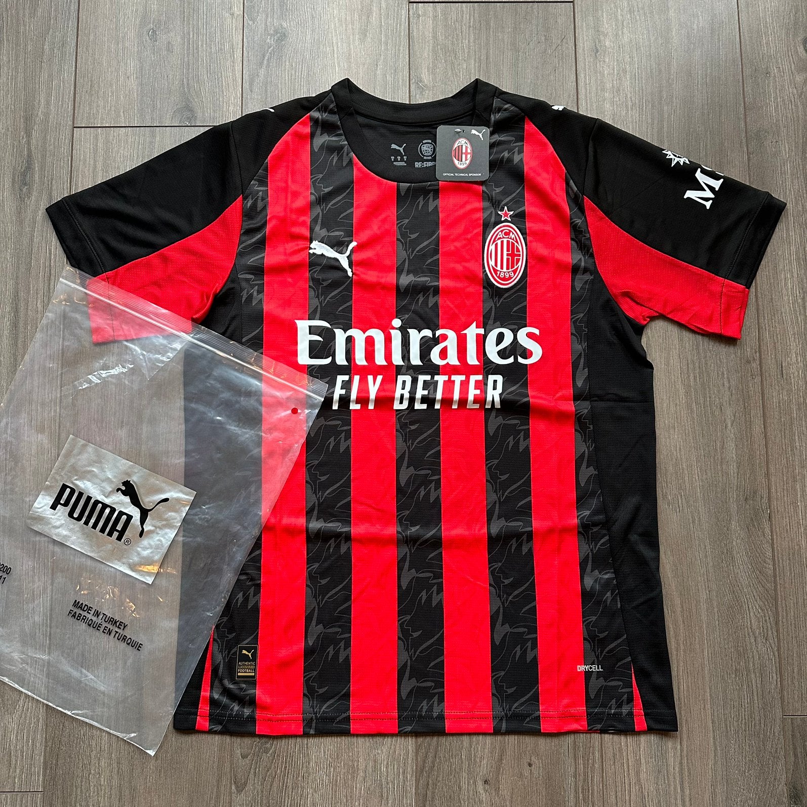 AC Milan Thuisshirt 2025/26 Maat M - Nieuw met labels, Maat 48/50 (M), Nieuw, Ophalen of Verzenden, Voetbal